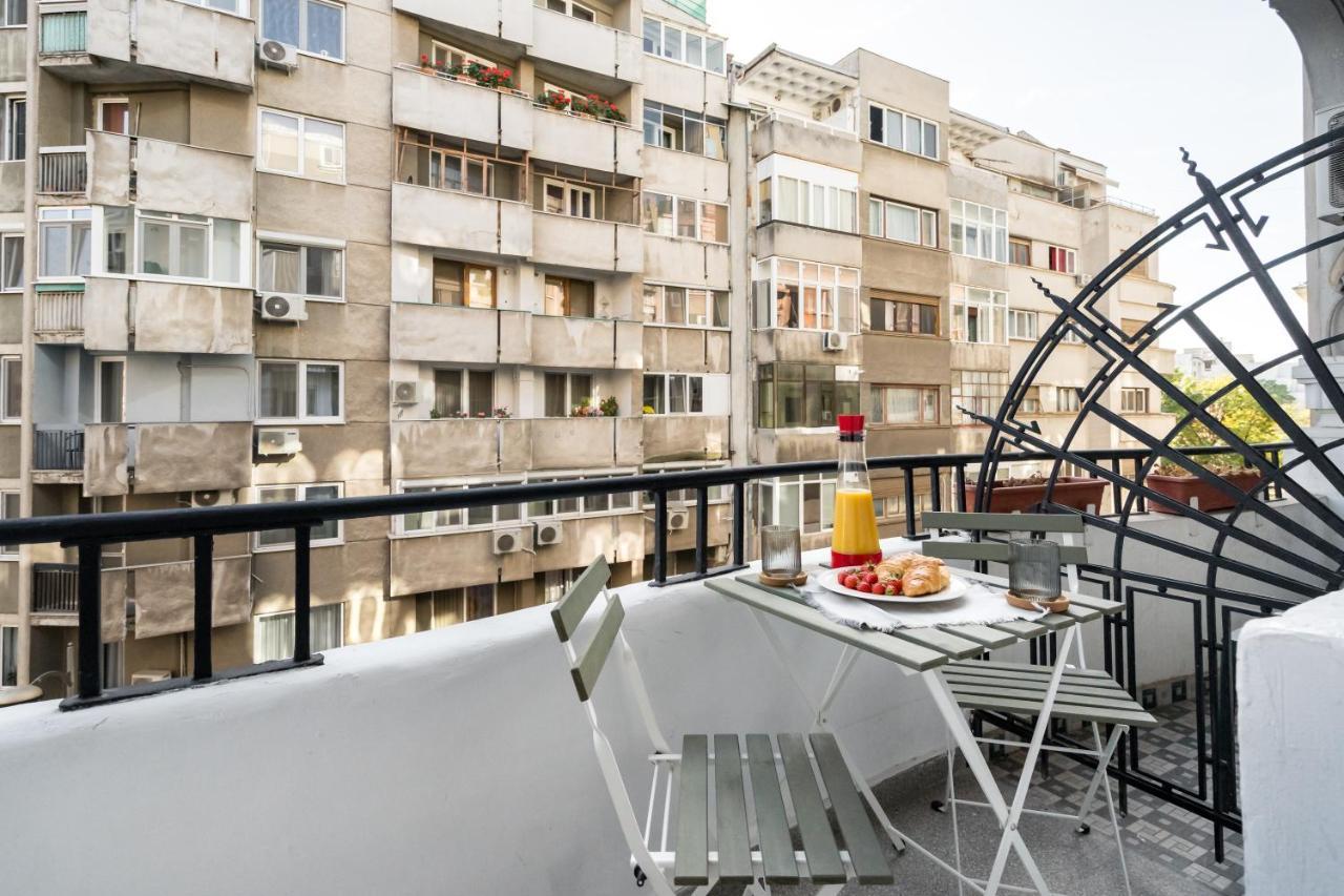 Cismigiu Serenity: 1Br Flat With Scenic Balcony Bukares Bagian luar foto