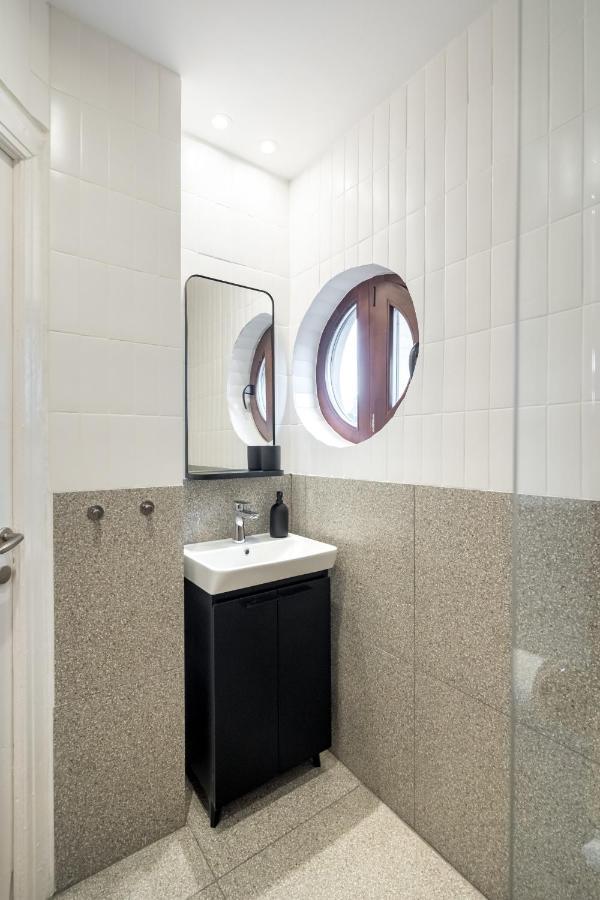 Cismigiu Serenity: 1Br Flat With Scenic Balcony Bukares Bagian luar foto