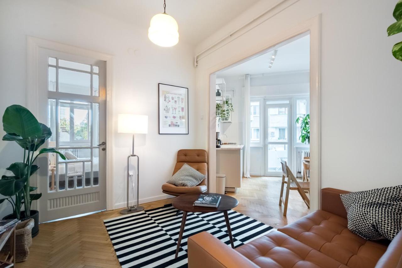 Cismigiu Serenity: 1Br Flat With Scenic Balcony Bukares Bagian luar foto