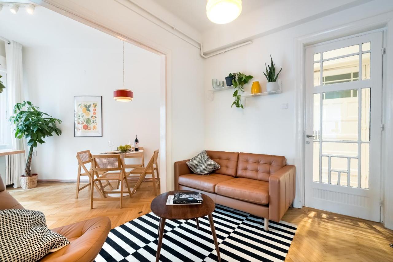Cismigiu Serenity: 1Br Flat With Scenic Balcony Bukares Bagian luar foto